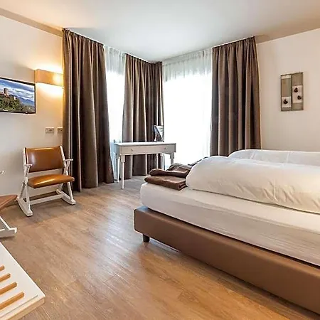 Paradiso Hotel 3*