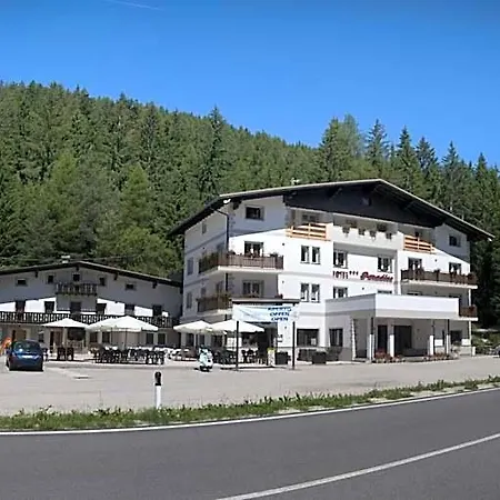 Paradiso Hotel 3*
